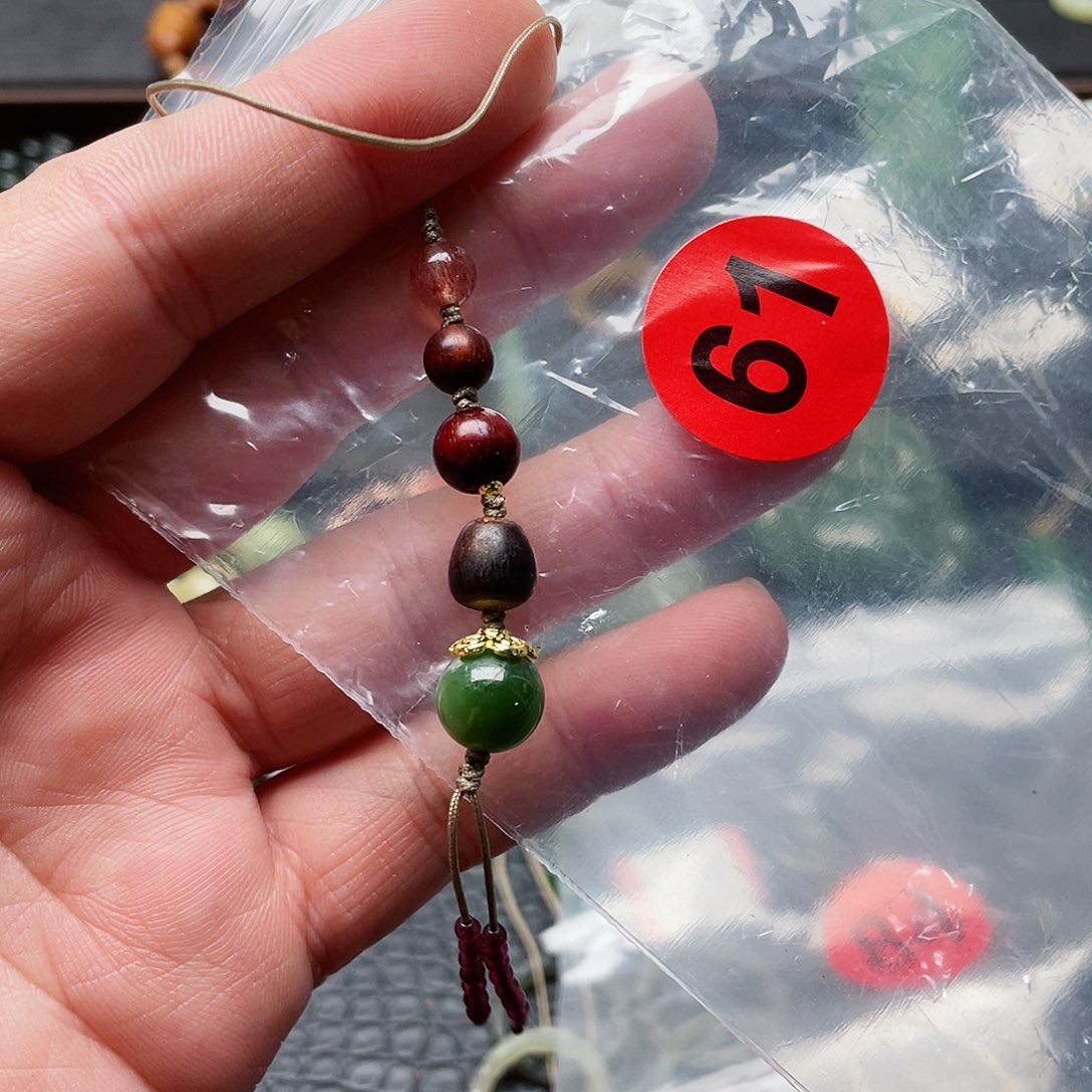 和田玉未镶嵌颈饰芦*花