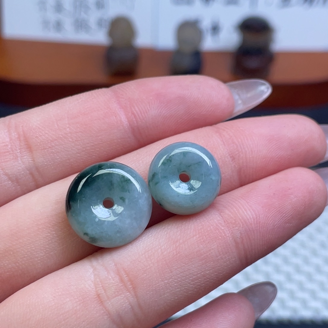 颈饰未镶嵌翡翠翡翠（有纹）