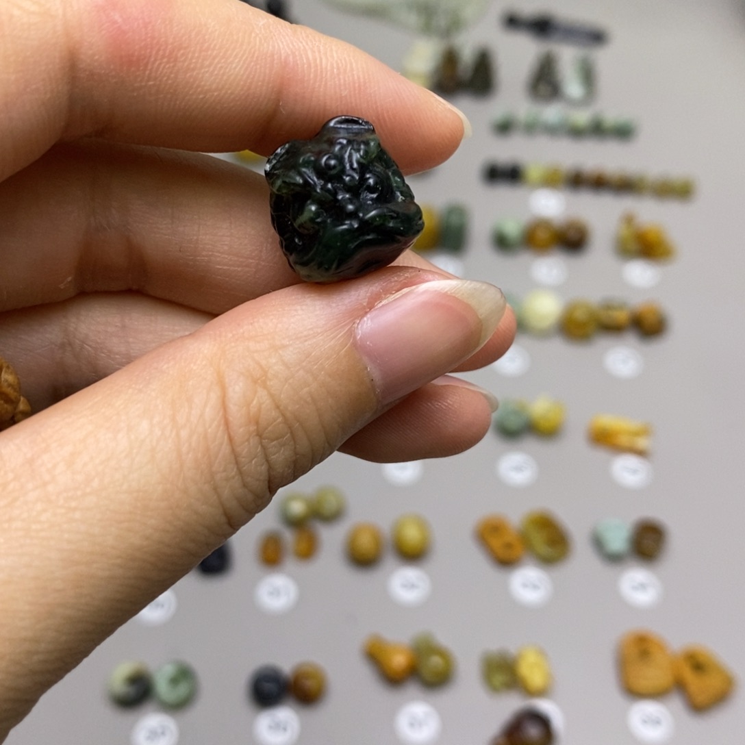 半***心蛇纹石玉未镶嵌配饰
