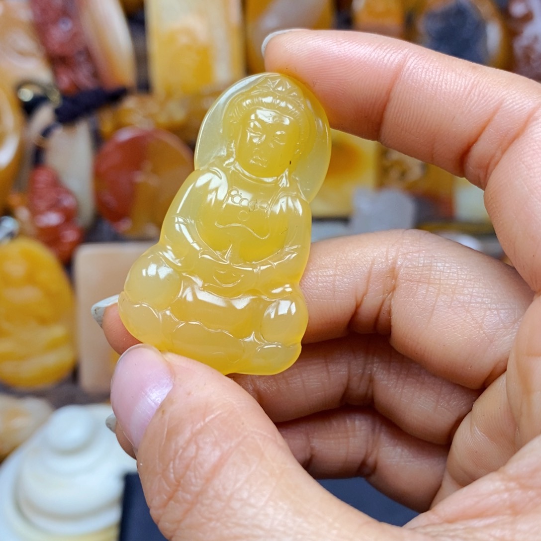 石英质玉（黄龙玉）颈饰未镶嵌