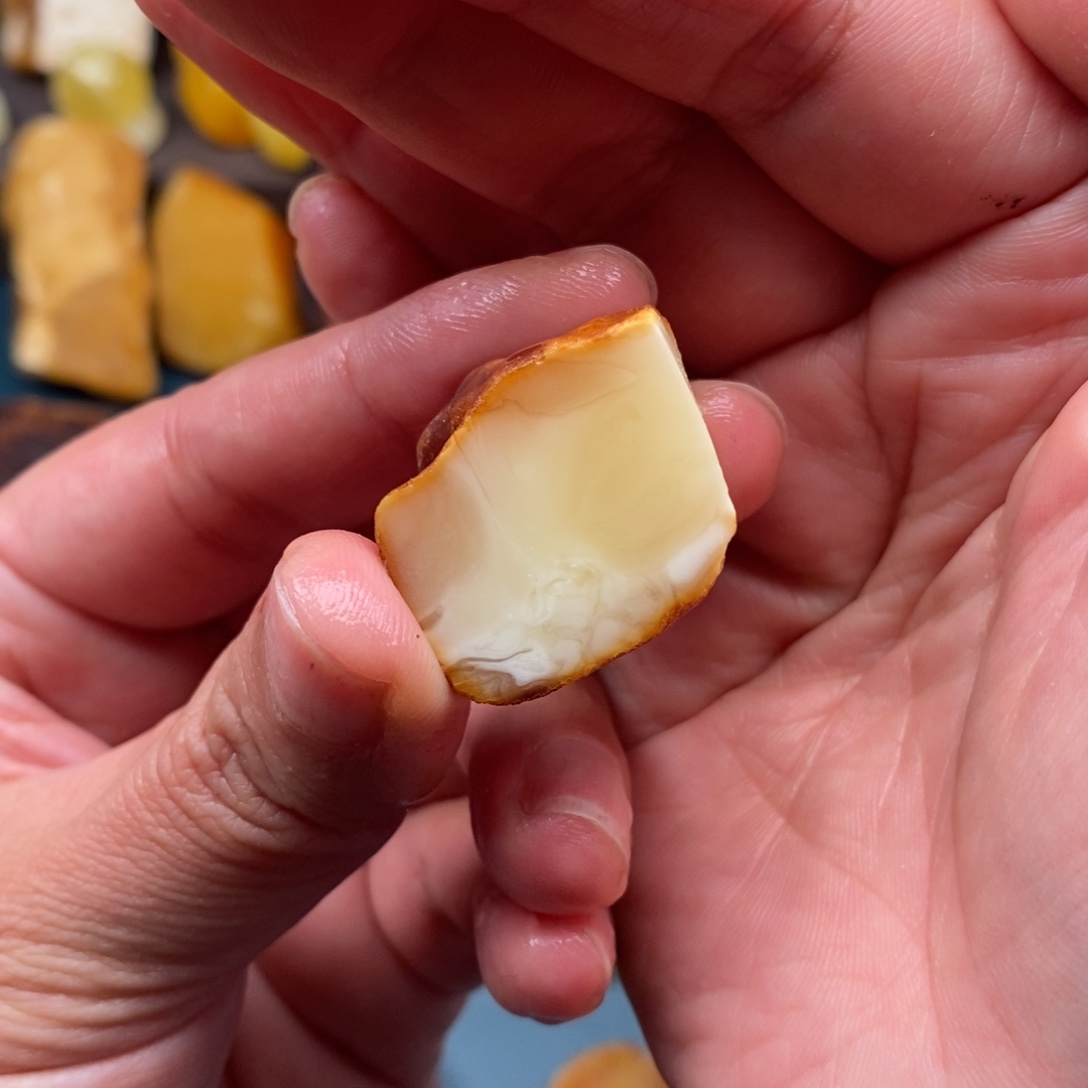 定制琥珀未镶嵌蜜蜡