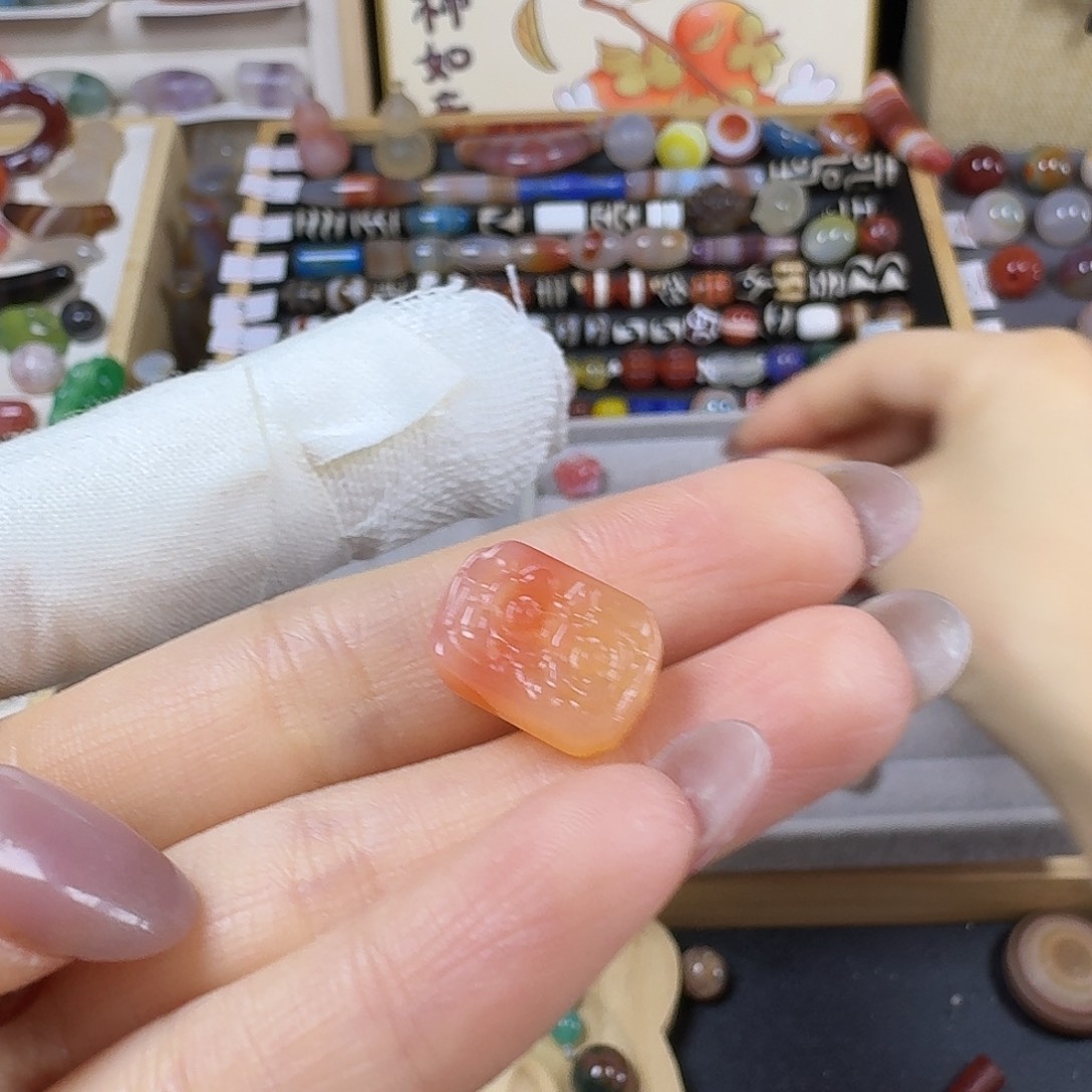 晚***。玛瑙/玉髓未镶嵌颈饰