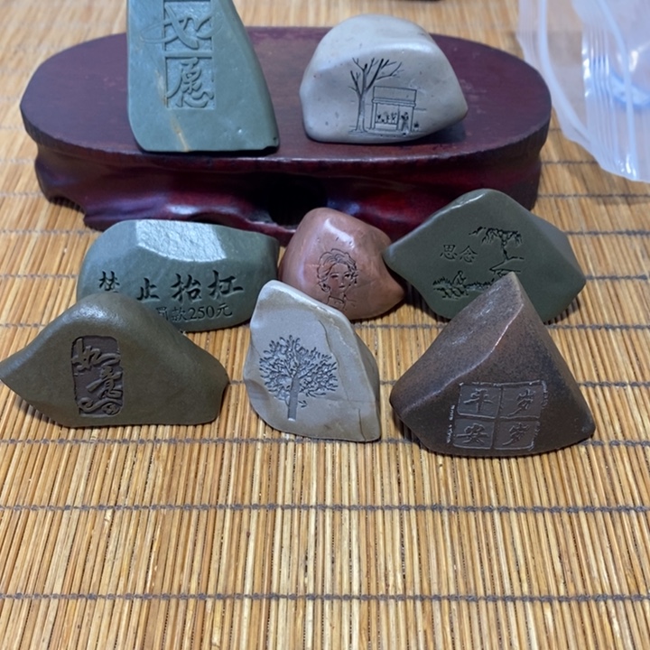 叶***原石雕刻工艺品手把摆件