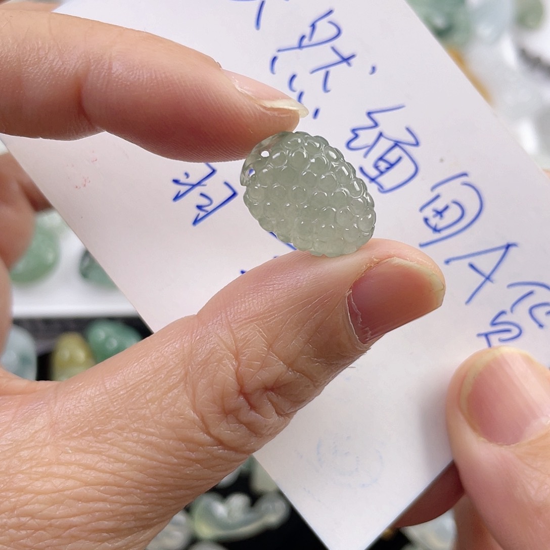 翡翠颈饰未镶嵌小葡萄