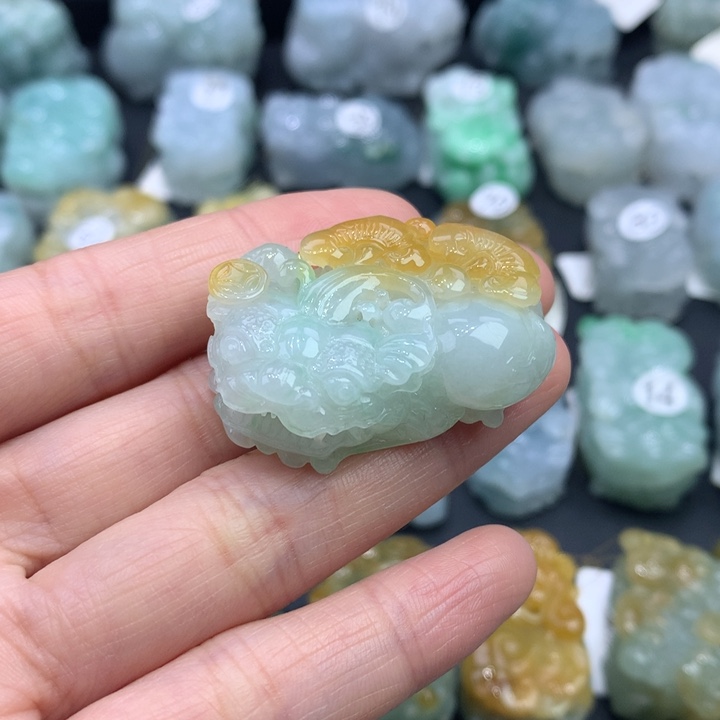 翡翠未镶嵌颈饰雨*天然缅甸A货翡翠貔貅吊坠