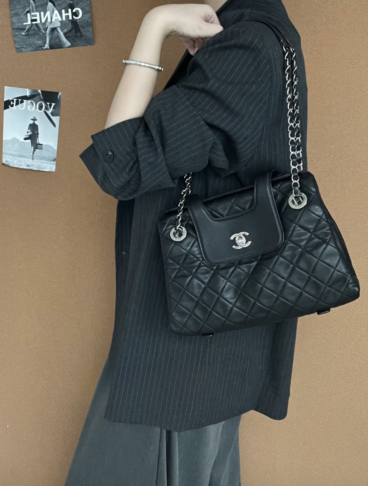 95新 Chanel/香奈儿 黑银翻盖棱格纹拖特单肩包 底长32 20开