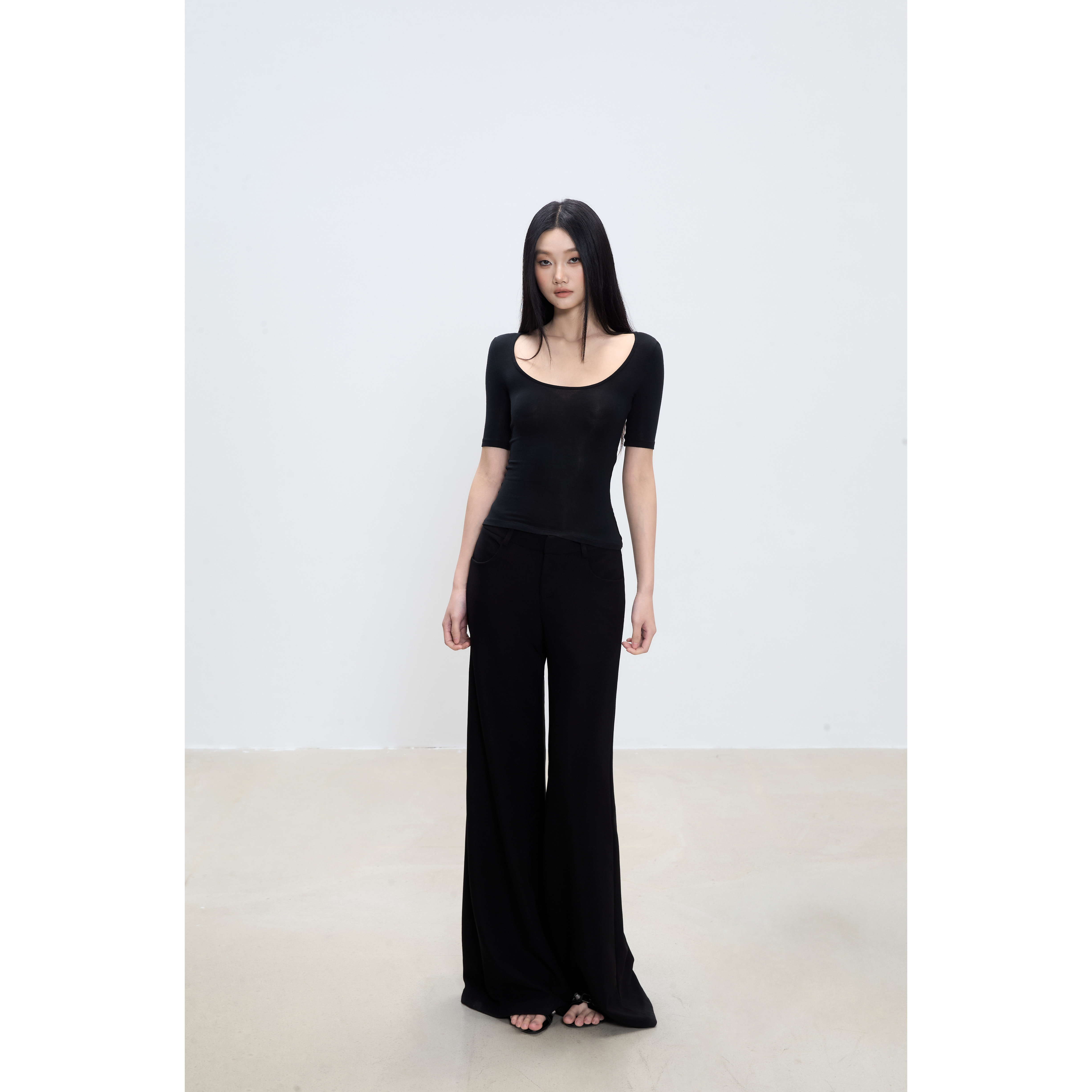 withmin凉皮  中腰辣妹黑色百搭时尚黑色女显瘦休闲微喇裤2523804