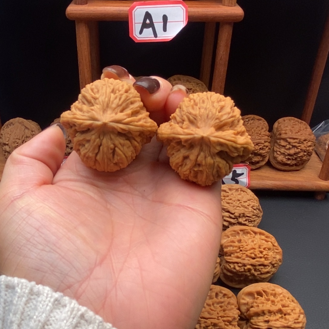 夏***₅文玩核桃吊坠南疆