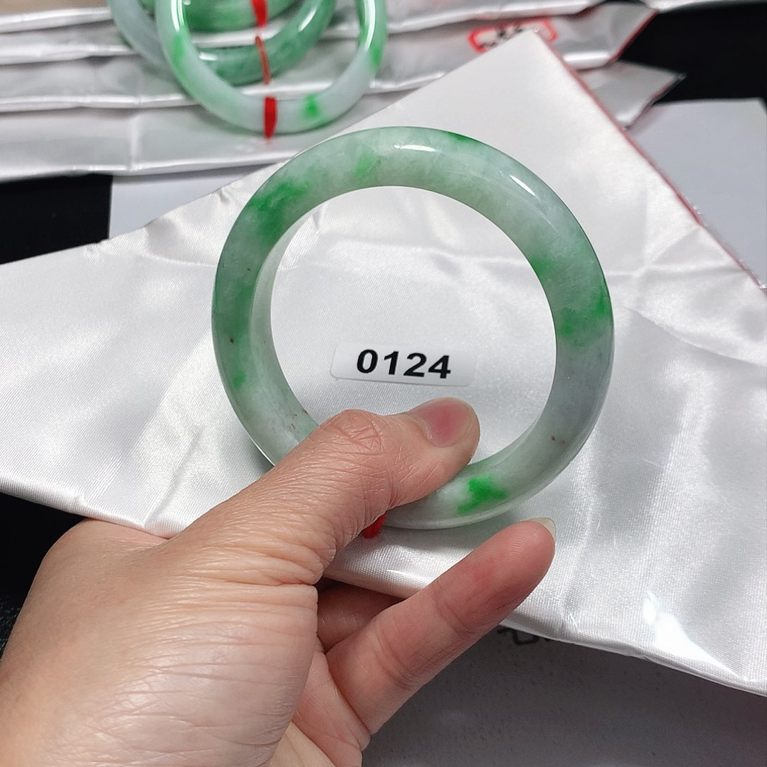 翡翠手镯未镶嵌天然缅甸A货翡翠手镯