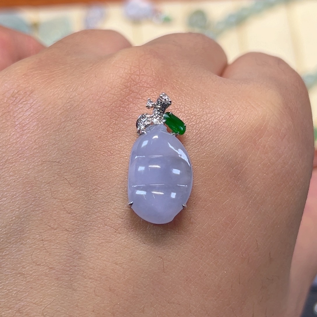 颈饰18K金镶嵌翡翠