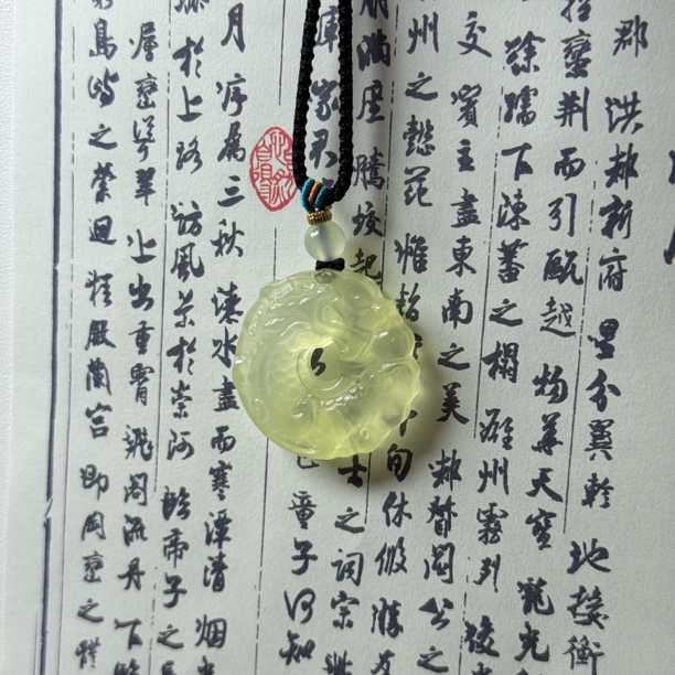 岫玉蜂蜜水龙鱼扣（天然岫玉 默认微瑕）