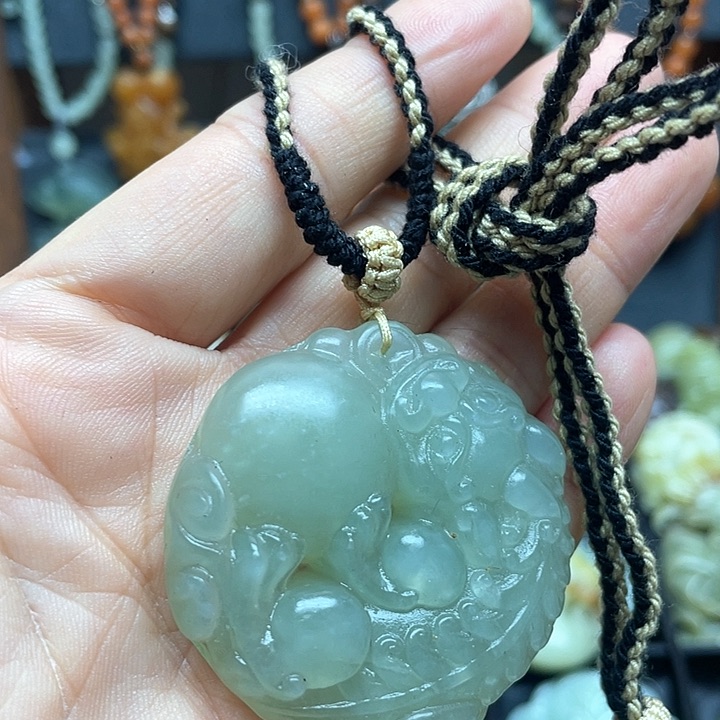 未镶嵌蛇纹石玉颈饰