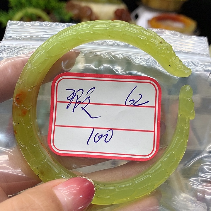 嘟***阁蛇纹石玉未镶嵌手镯