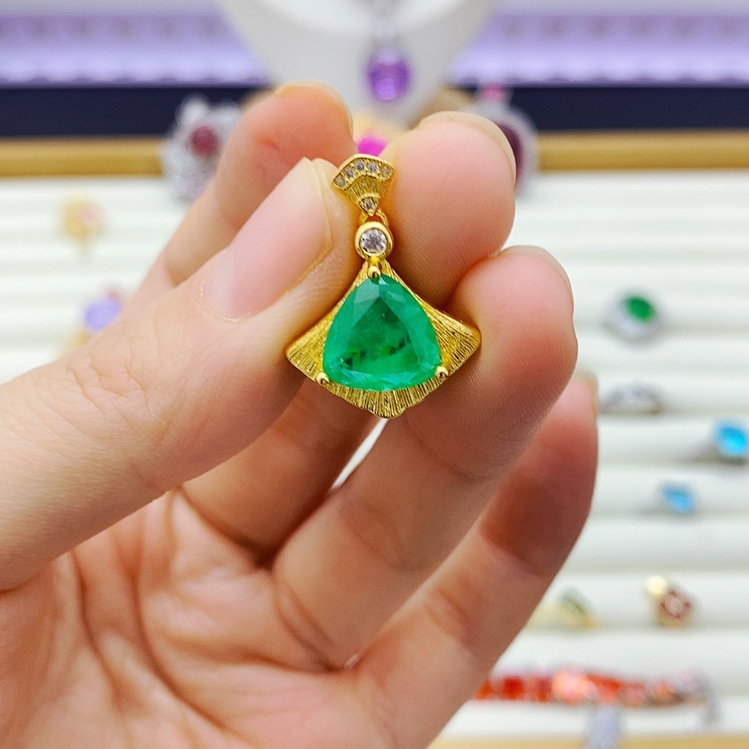 吊坠(赠链)未镶嵌祖母绿