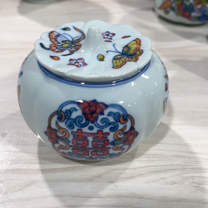 瓷片景德镇陶瓷茶叶罐。