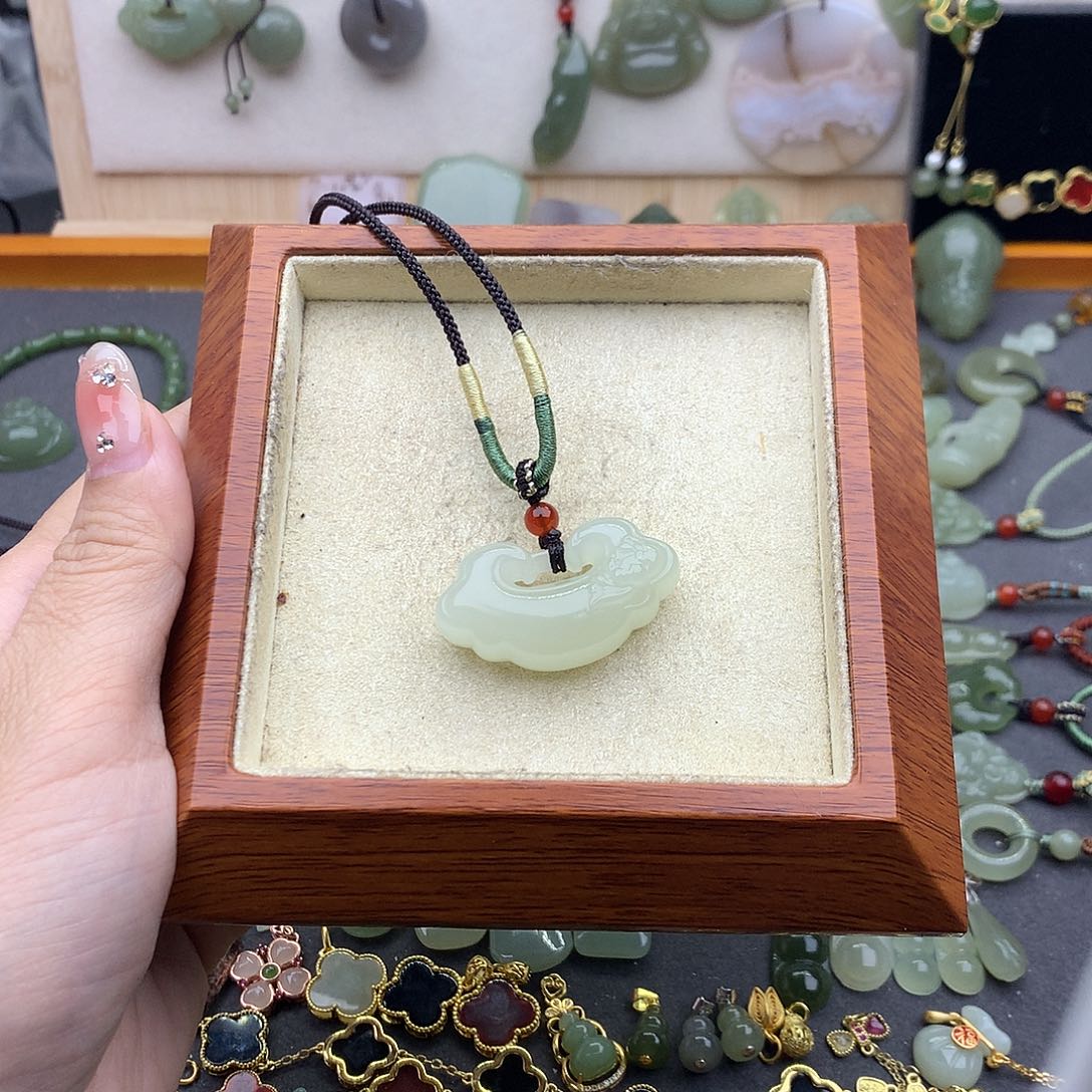 和田玉吊坠(不含链)未镶嵌