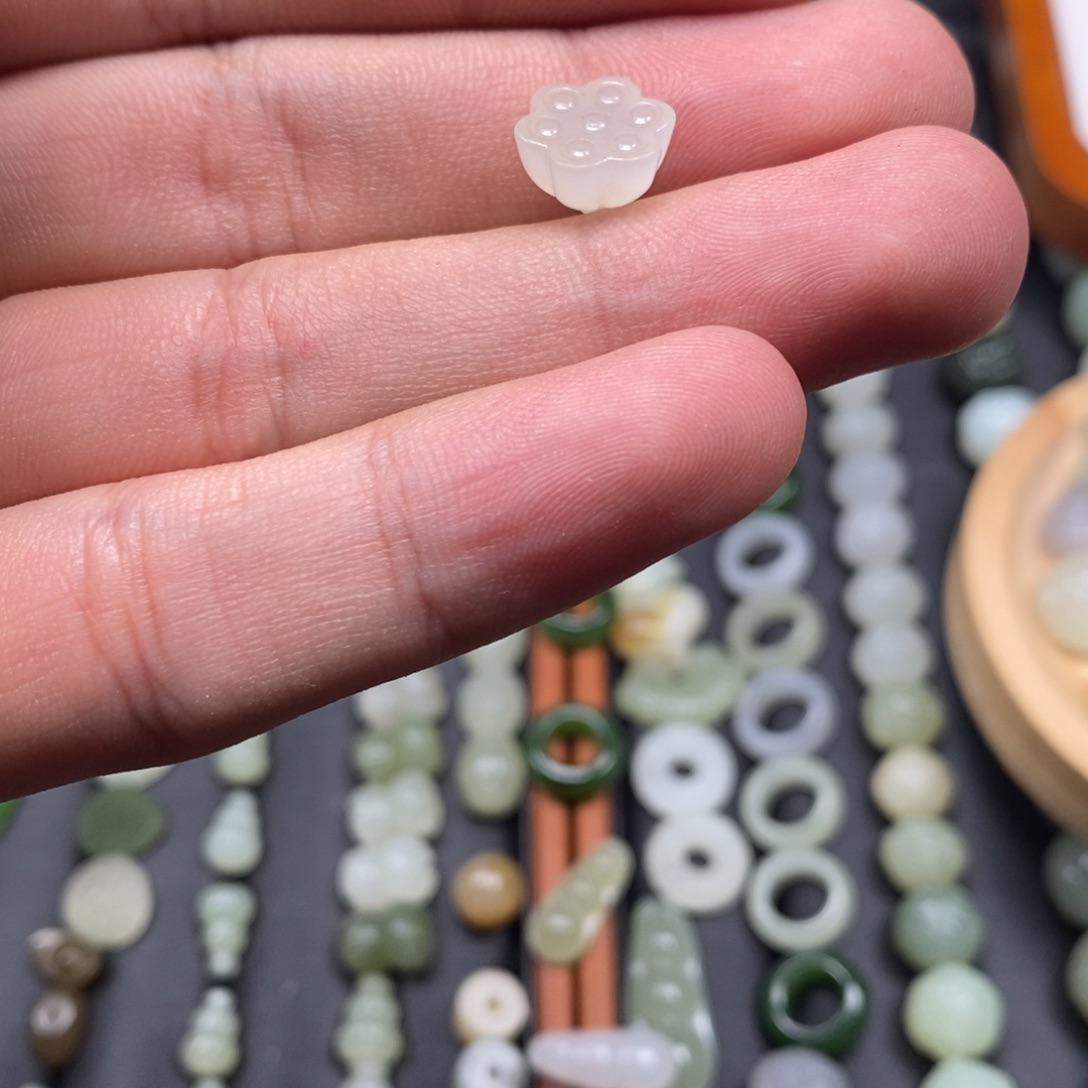 M***李和田玉未镶嵌颈饰