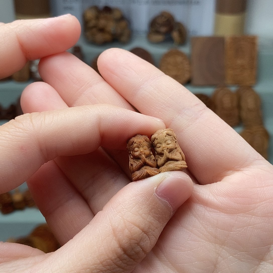 檀香木无事牌j****91.5默认微瑕