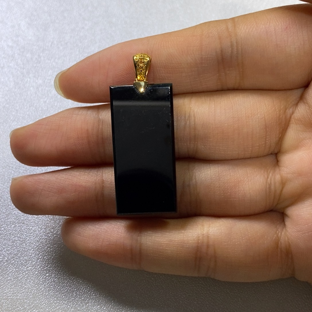 翡翠18K金镶嵌颈饰吊坠