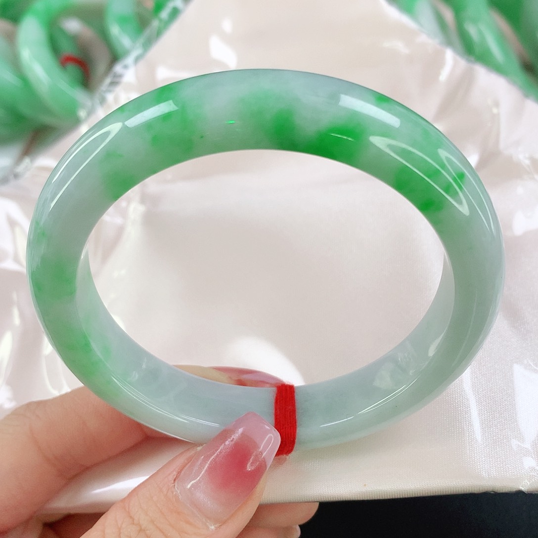 翡翠手镯未镶嵌130翡翠