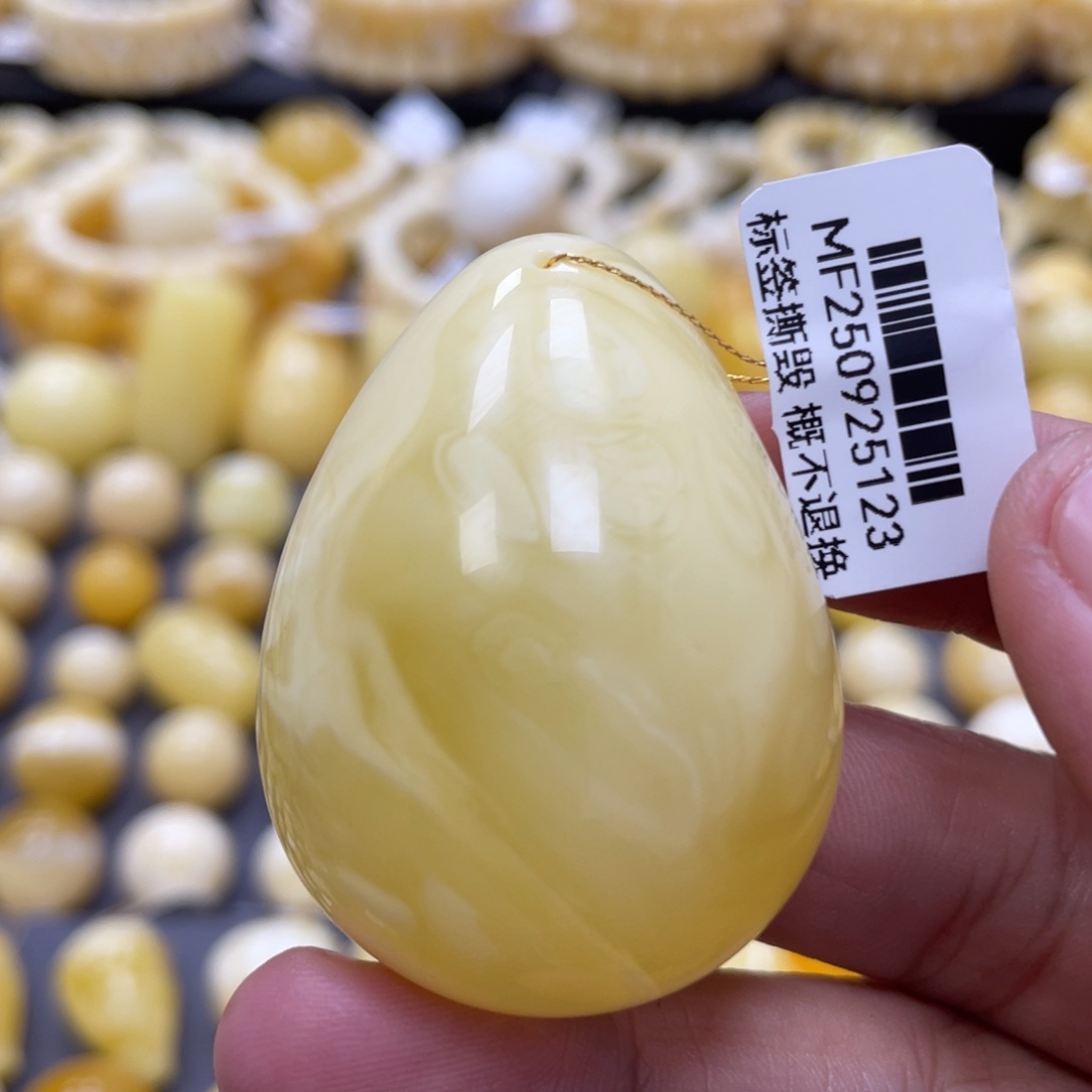 蜜蜡未镶嵌裸石46*33*20mm