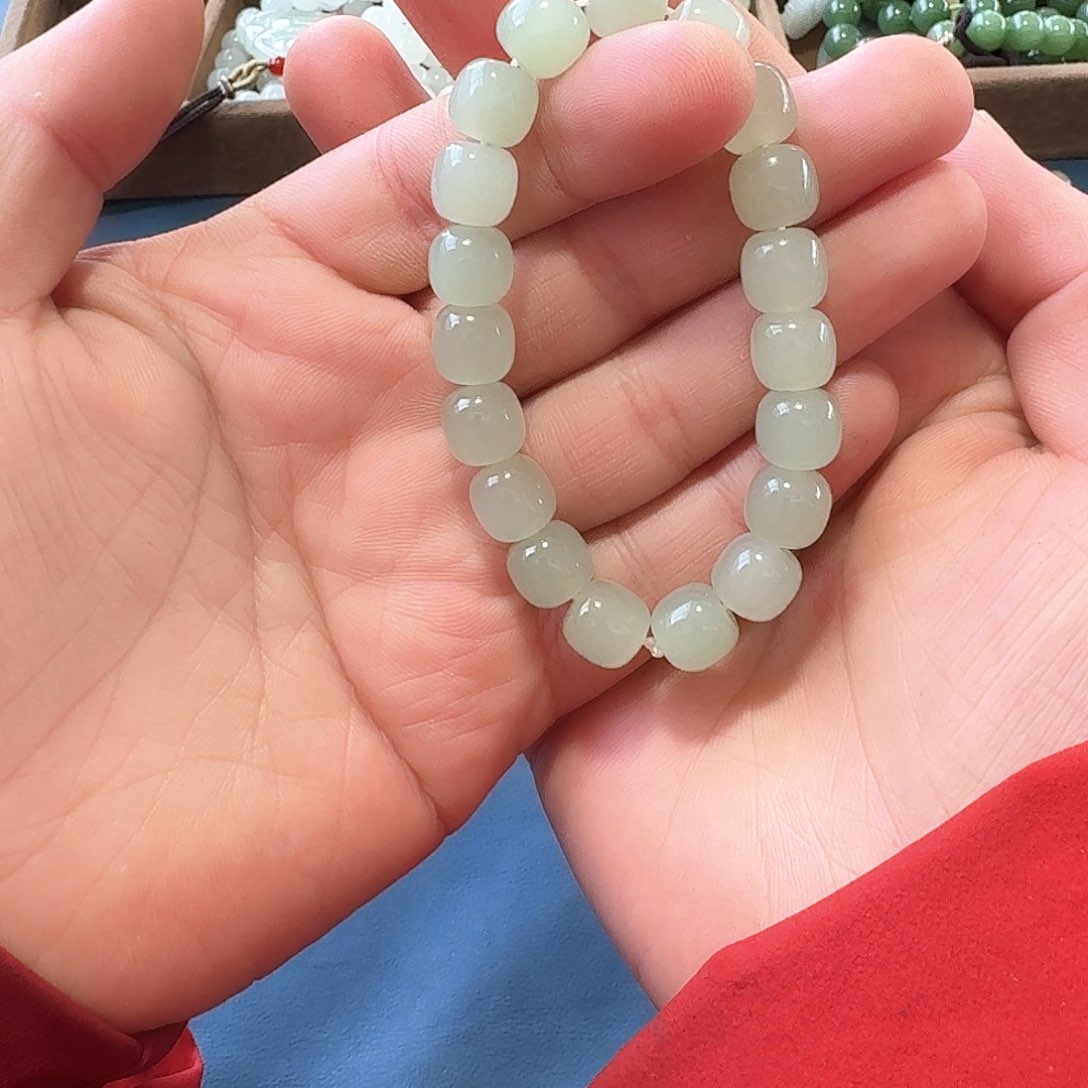 和田玉颈饰未镶嵌