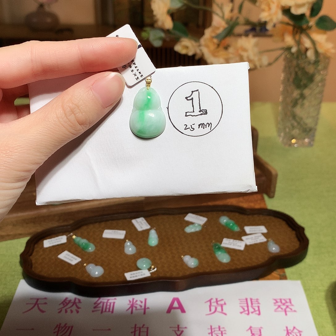 翡翠吊坠(不含链)18K金镶嵌