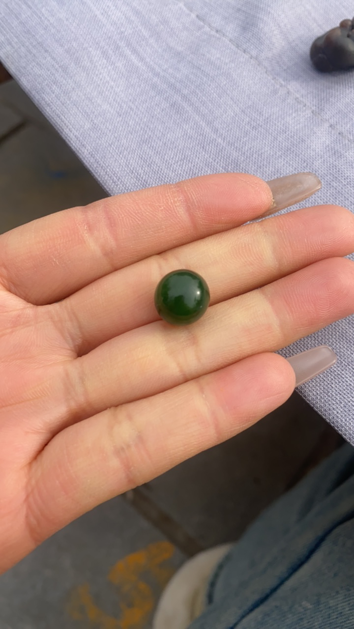 和田玉碧玉菠菜绿珠子