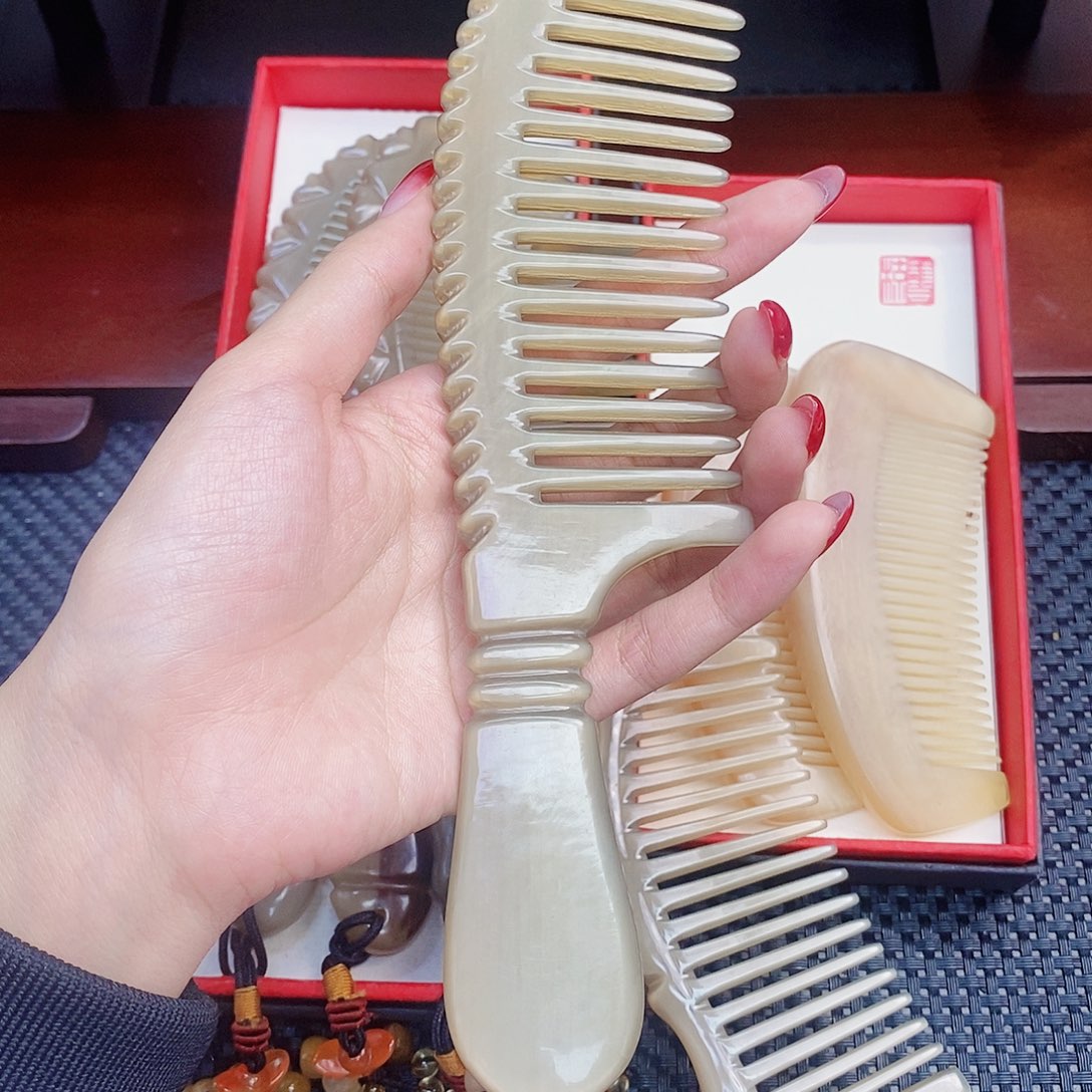 纯手工制作纯牛角梳子