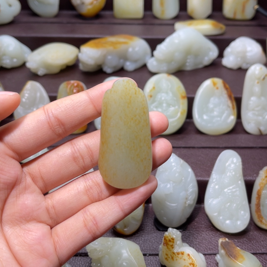 和田玉未镶嵌颈饰