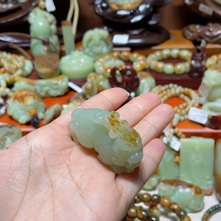 岫岩河磨玉（透闪石质玉）挂件未镶嵌笑**生