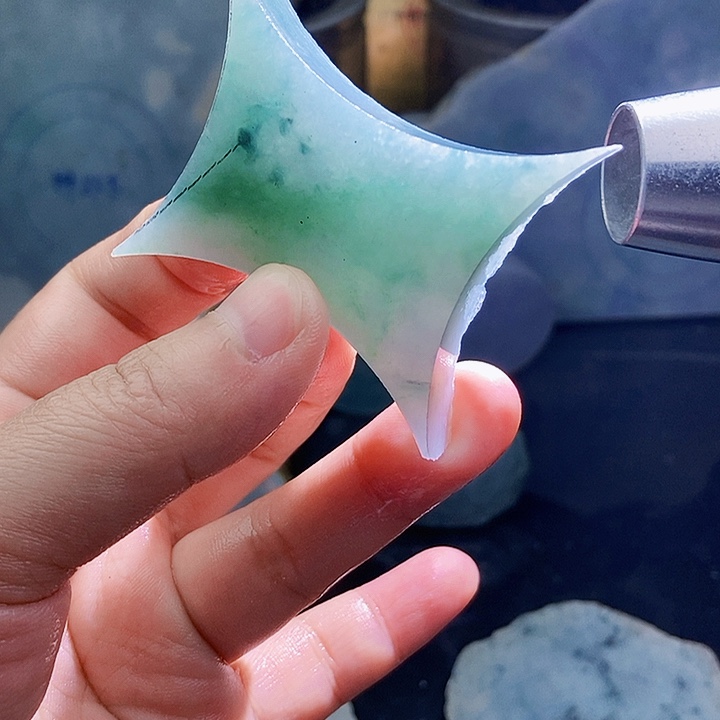 翡翠未镶嵌颈饰毛料19