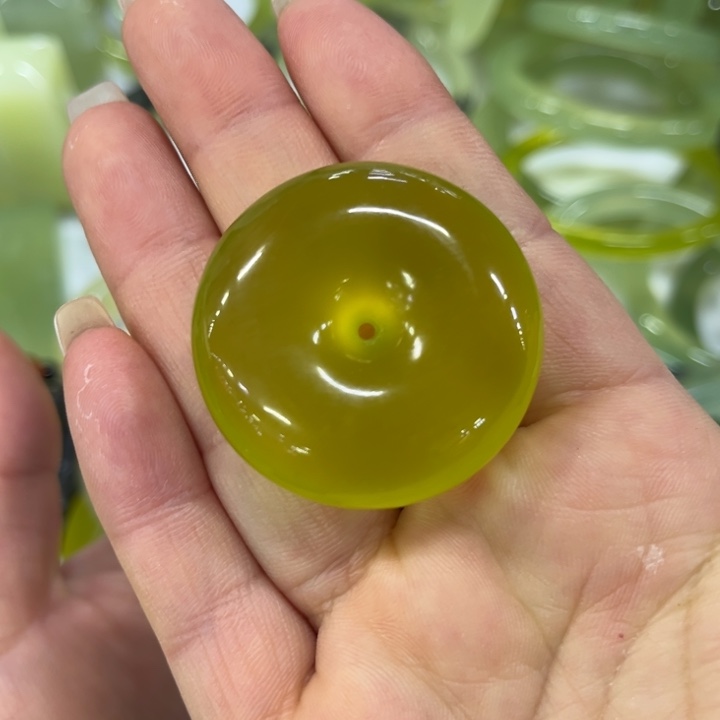 蛇纹石玉吊坠合金