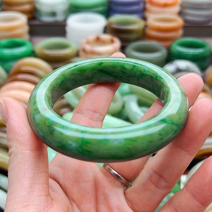 未镶嵌手镯（圆镯）石英质玉