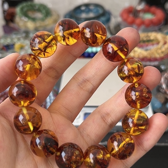 琥珀手链未镶嵌矿坑