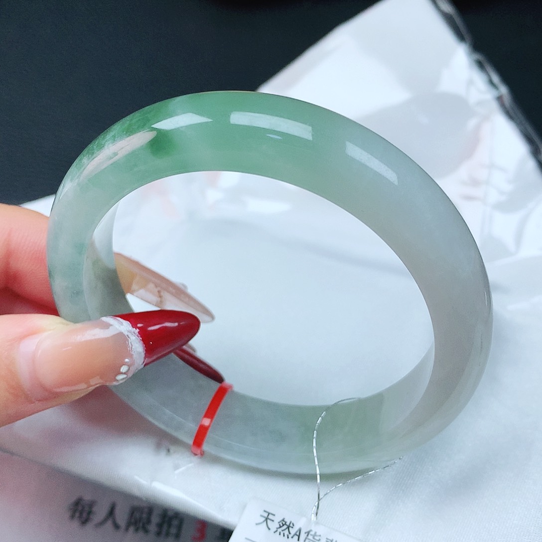 翡翠手镯未镶嵌58轮胎