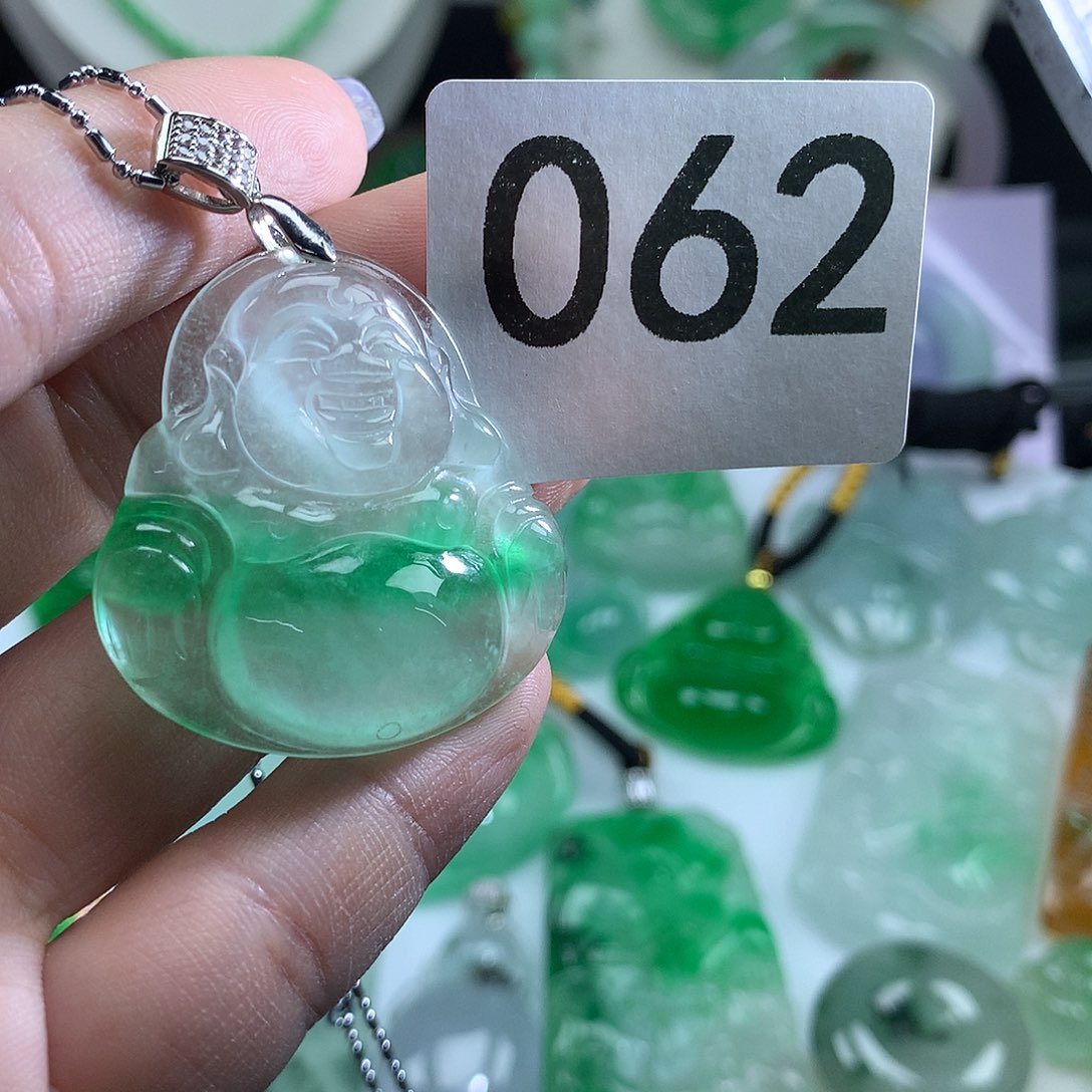 翡翠未镶嵌吊坠(赠链)
