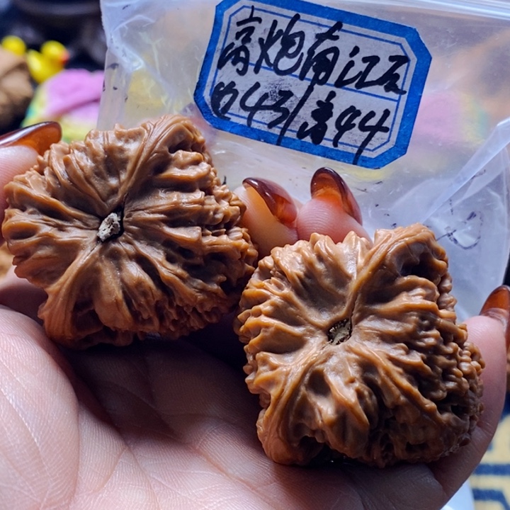 不***习文玩核桃吊坠南江石