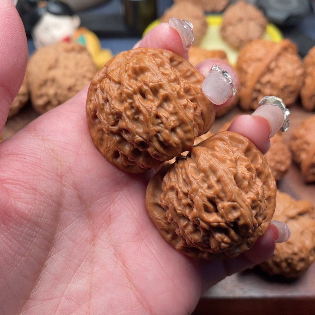 文玩核桃把件全品，老树白狮子38.5