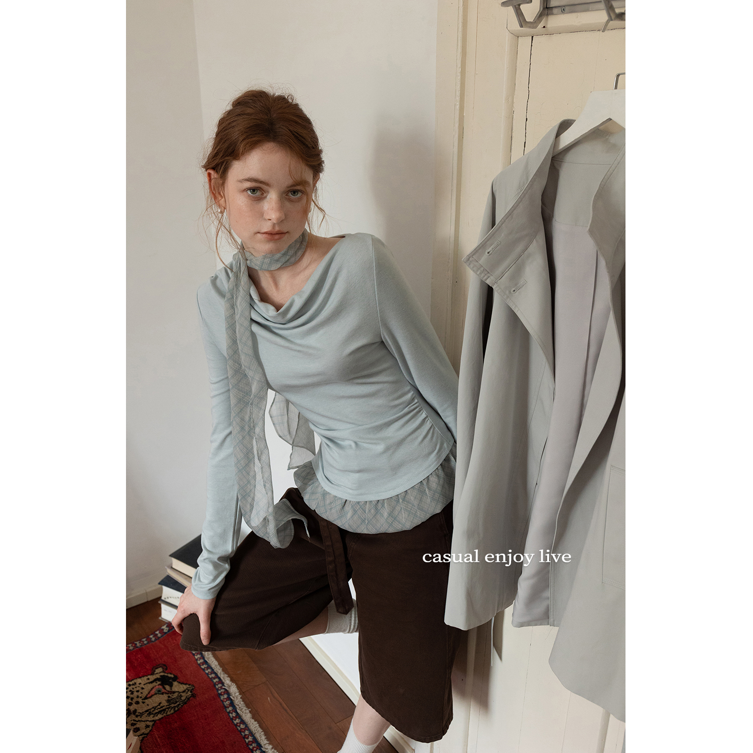 EGGKA【现现】设计感荡领拼接格纹收腰上衣（配丝巾）E24A3571AF