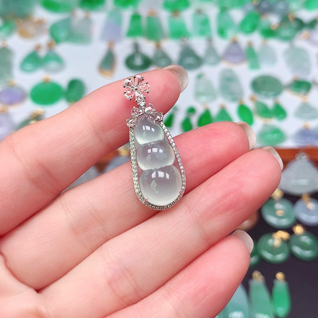 翡翠颈饰18K金镶嵌天然翡翠A货