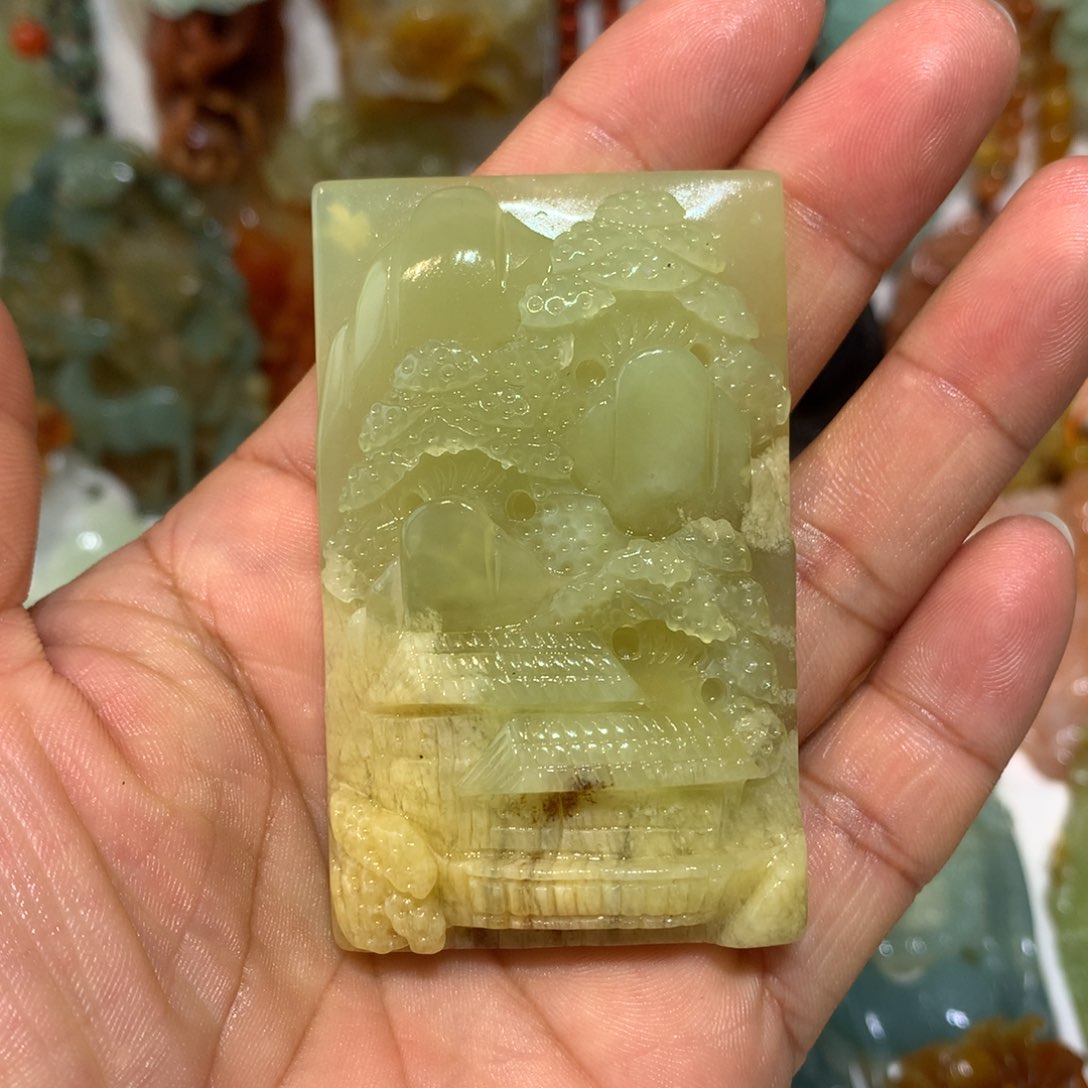蛇纹石玉未镶嵌颈饰