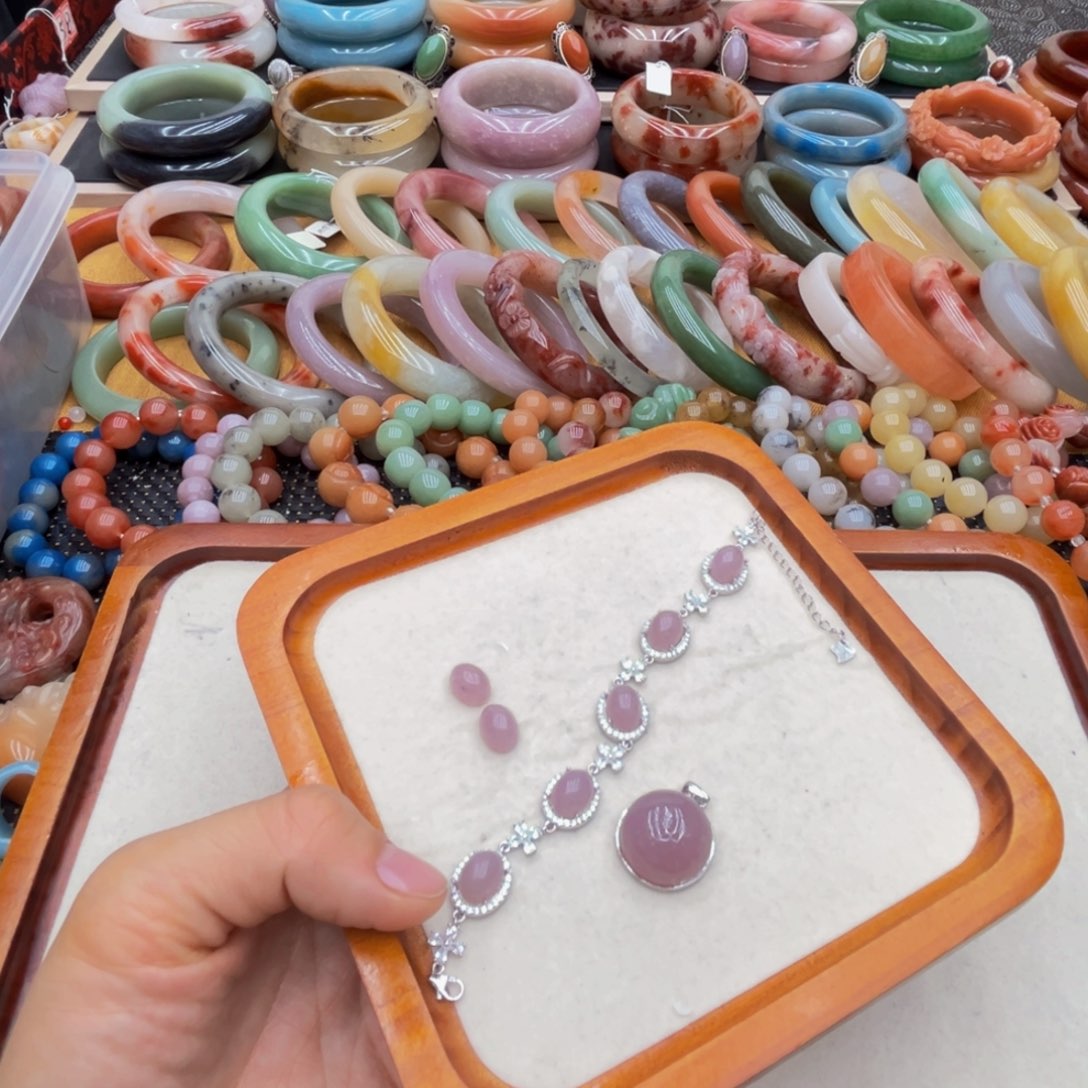 程***程石英质玉未镶嵌戒圈