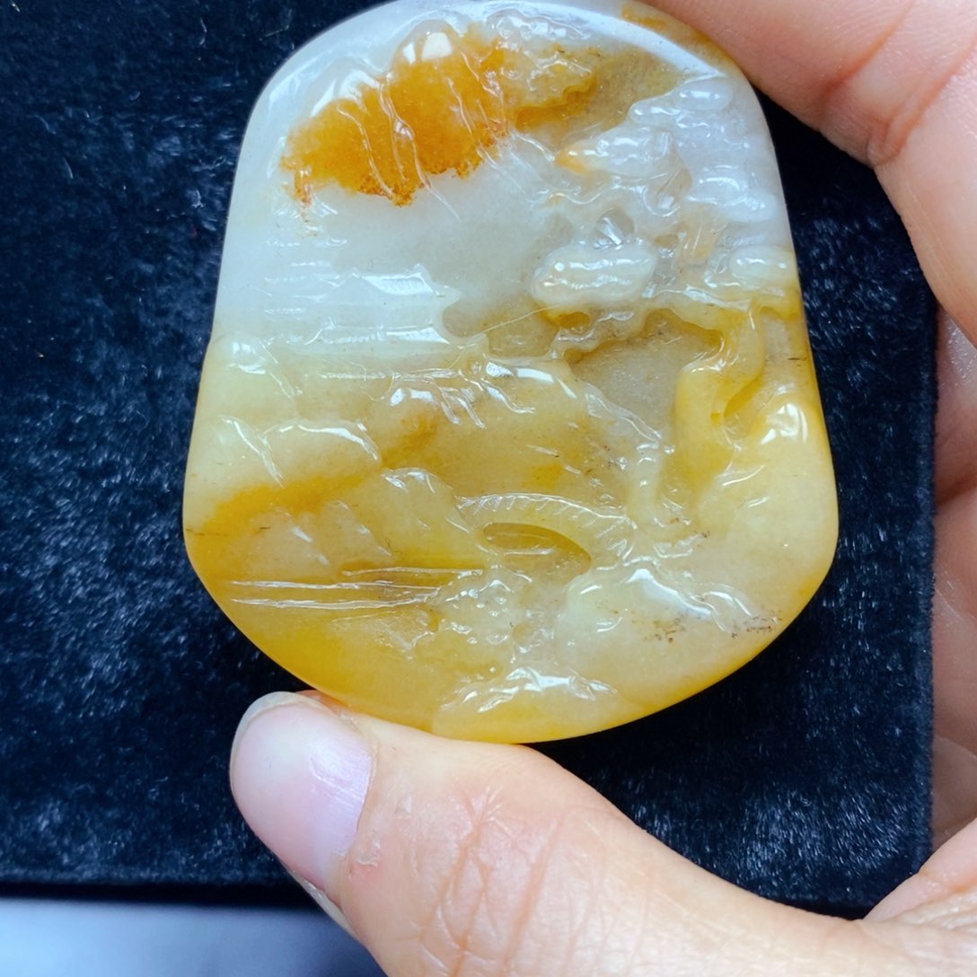 石英质玉（黄龙玉）未镶嵌颈饰