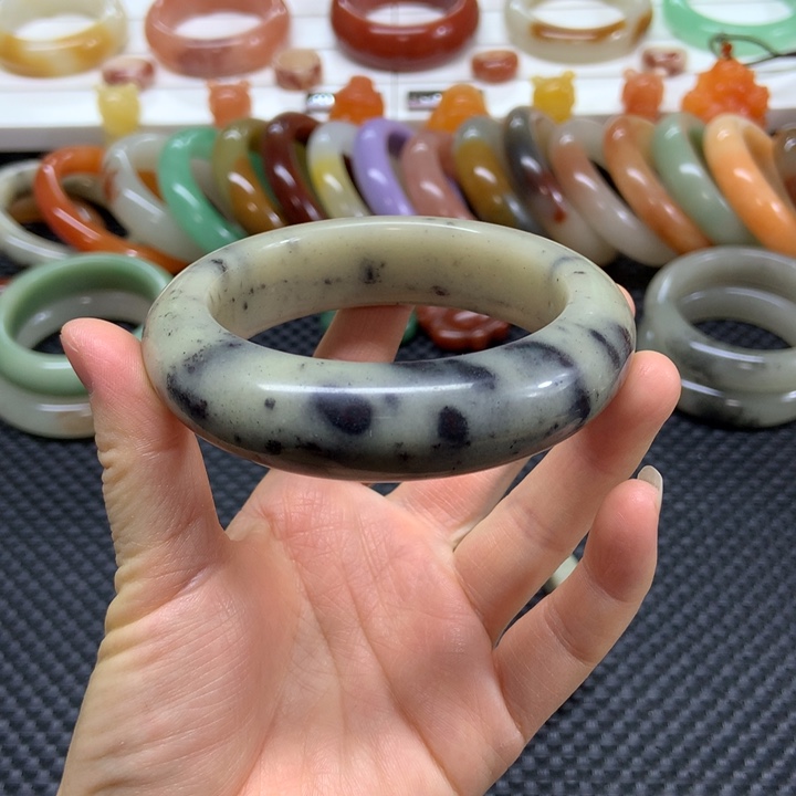 石英质玉未镶嵌手镯