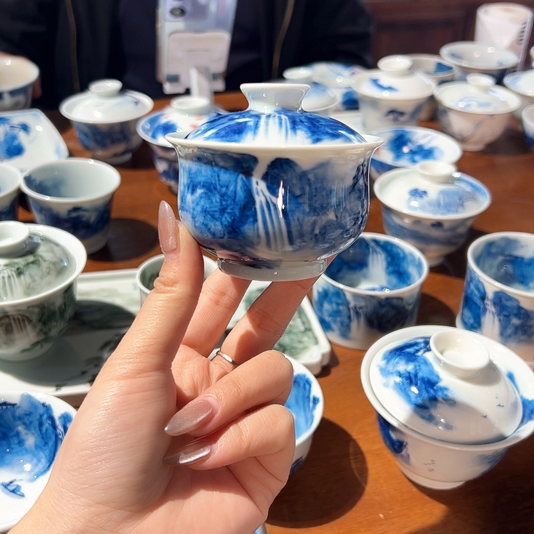 杯青花手绘山水盖碗