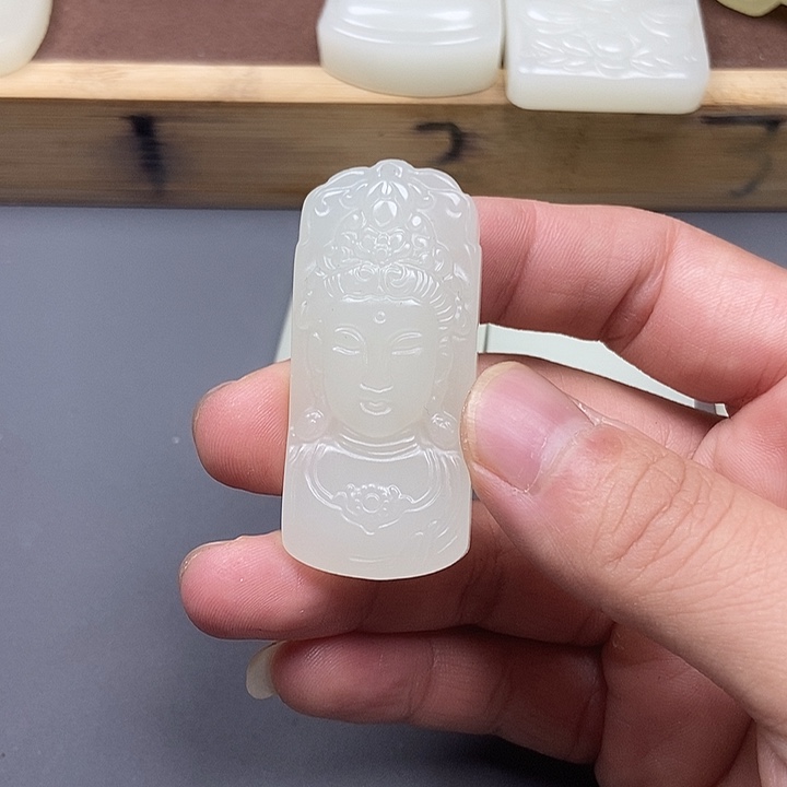 霍***白颈饰未镶嵌和田玉