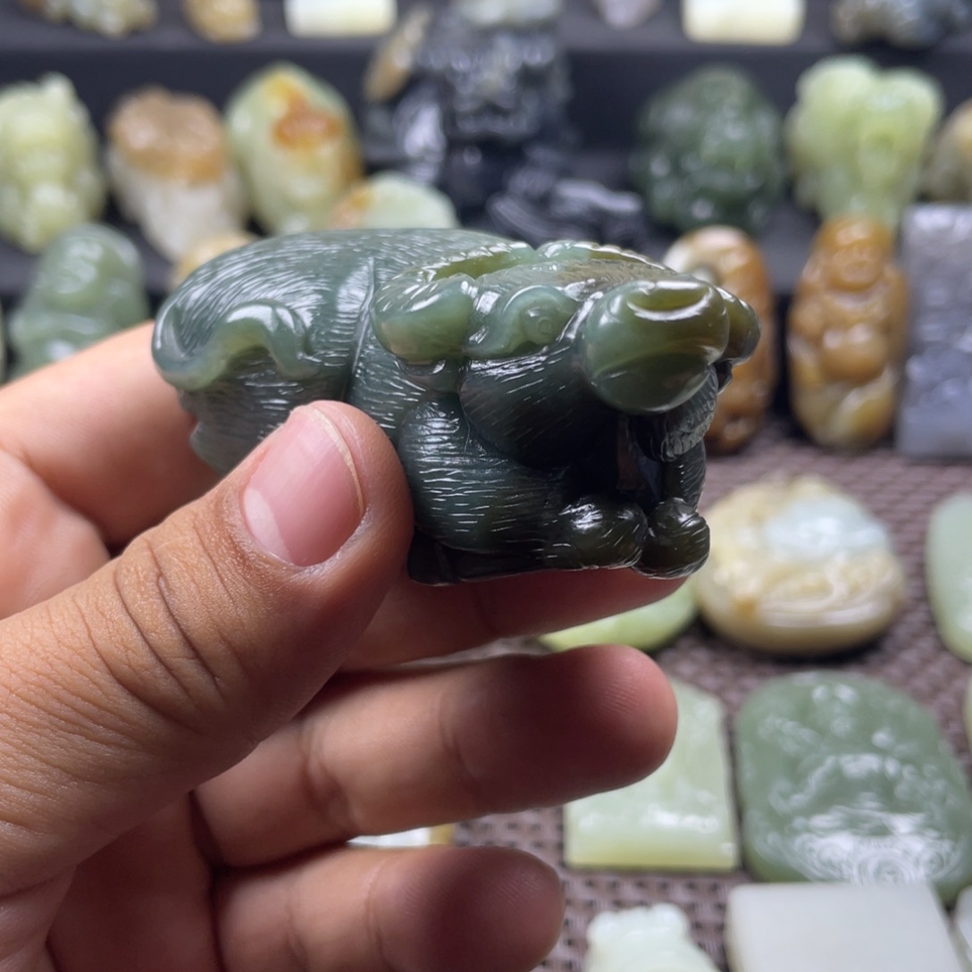 和田玉未镶嵌颈饰家***兴