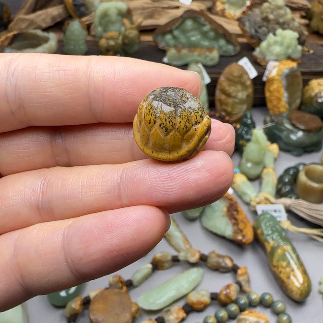 岫岩河磨玉（透闪石质玉）未镶嵌珠宝奇石