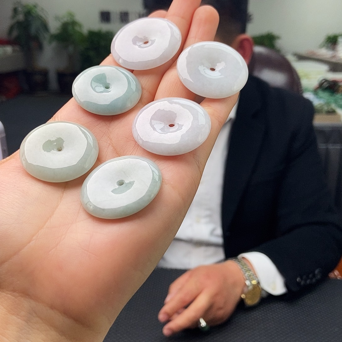 翡翠未镶嵌颈饰颜色多样性发拍一发一